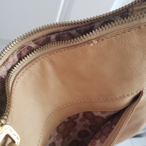 Hobo small crossbody bag genuine leather cream off yellow color casual travel - Picture 4 of 4